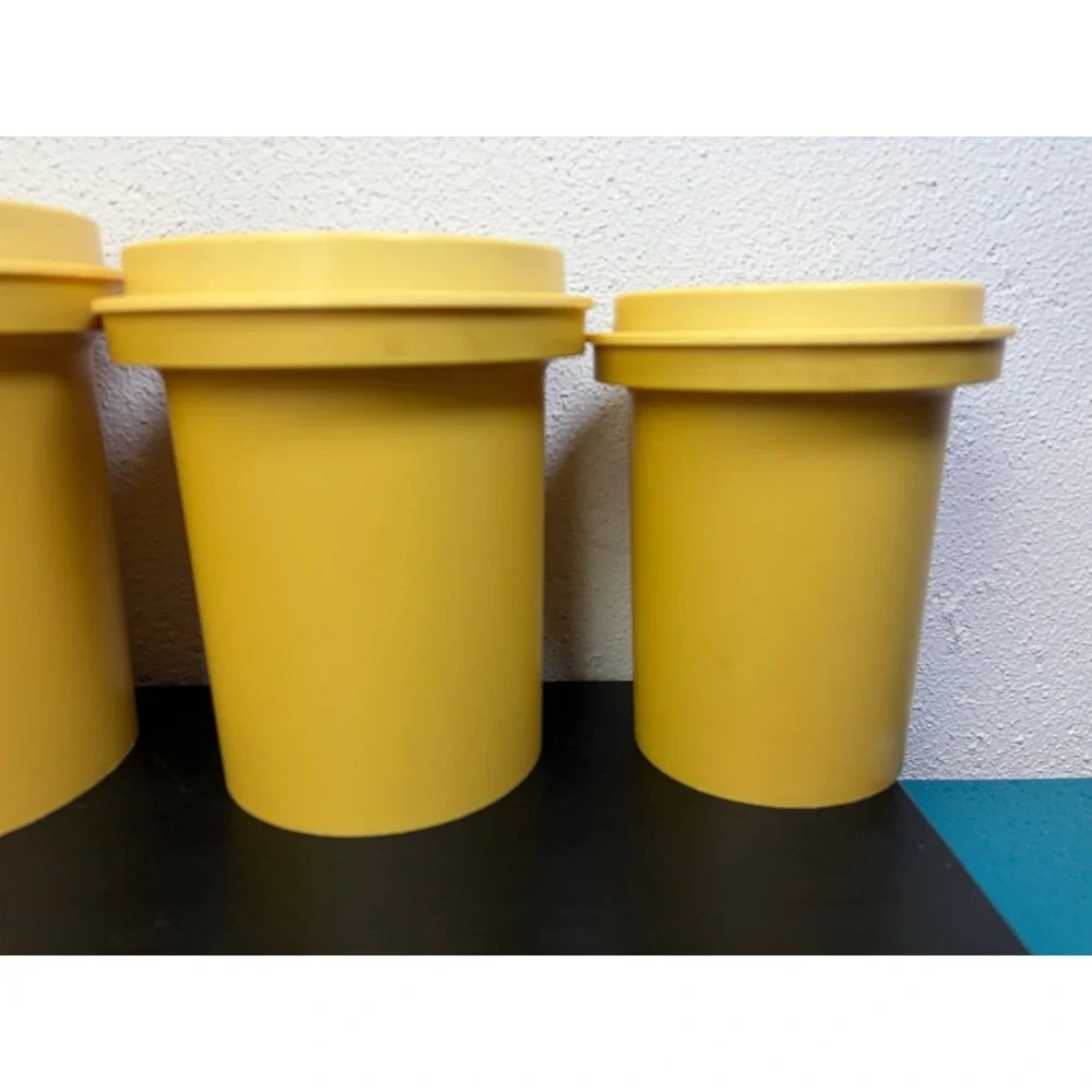 VTG 70s Rubbermaid Mushroom Canister Set of 4 Yellow Kitchen Storage nestjng